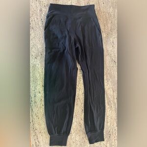 Black womens 4, lululemon pants with tapered ankles and pockets